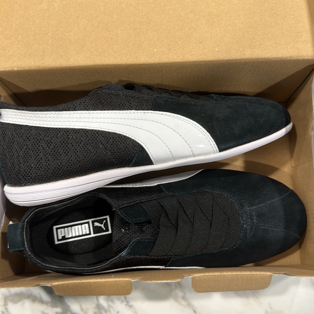 NEW - Puma slip on sneakers. Size US 7, EU 37.5. Eakins Low Textired WNs.